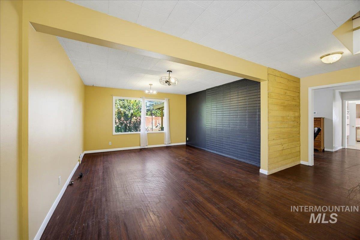 1803 S 10th Ave Property Photo 13