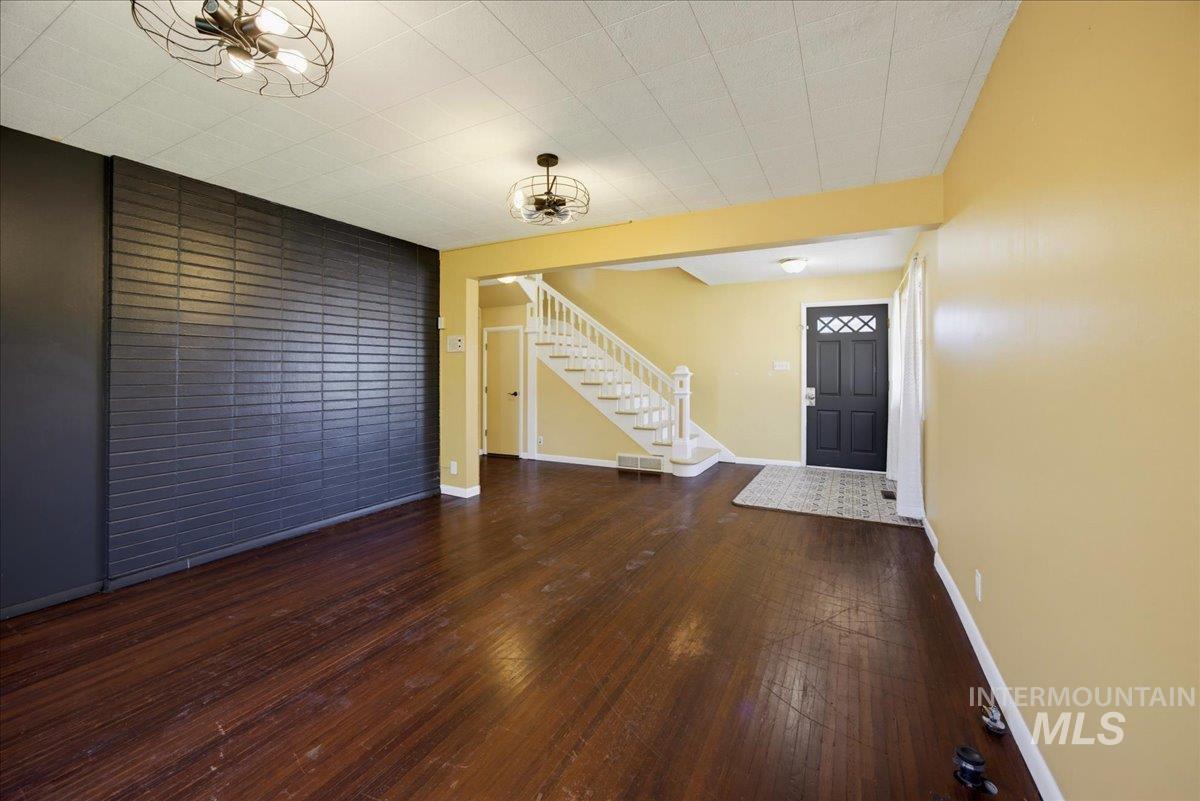 1803 S 10th Ave Property Photo 14