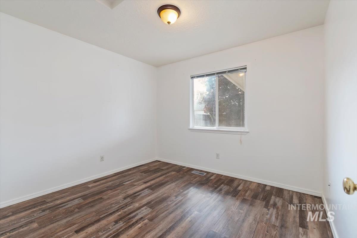 11927 Colonial Property Photo 10