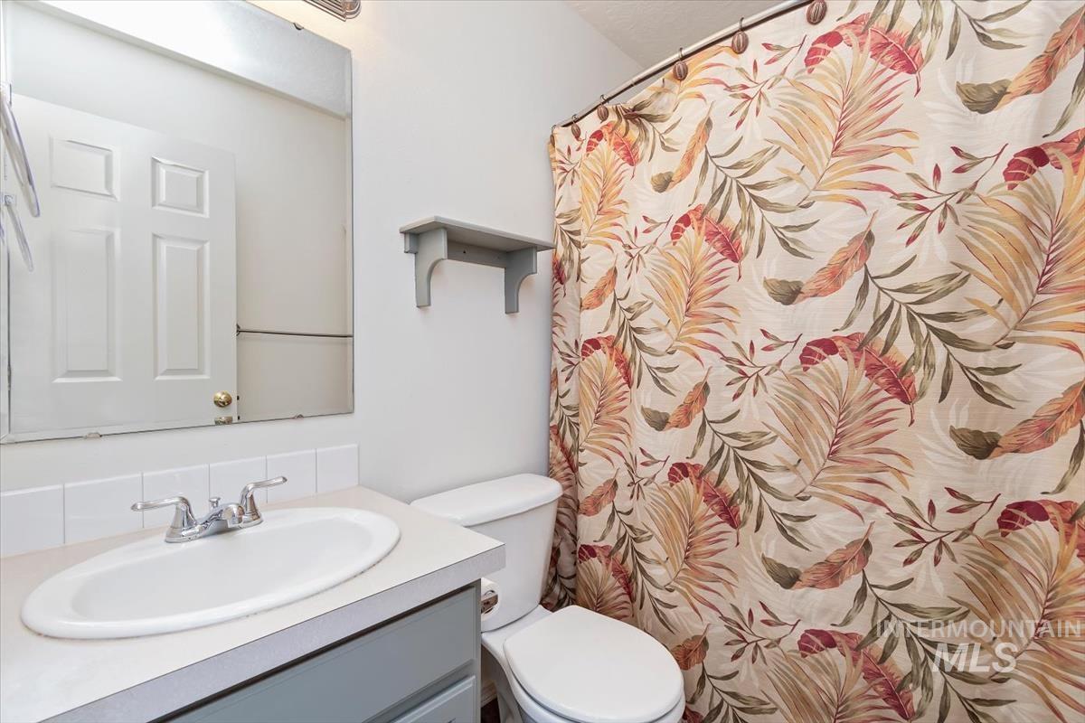 11927 Colonial Property Photo 11