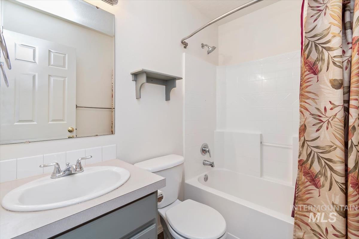 11927 Colonial Property Photo 12