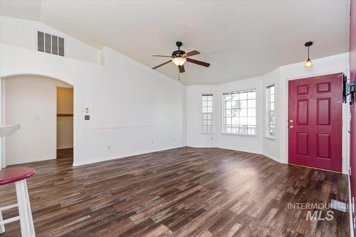 11927 Colonial Property Photo 14