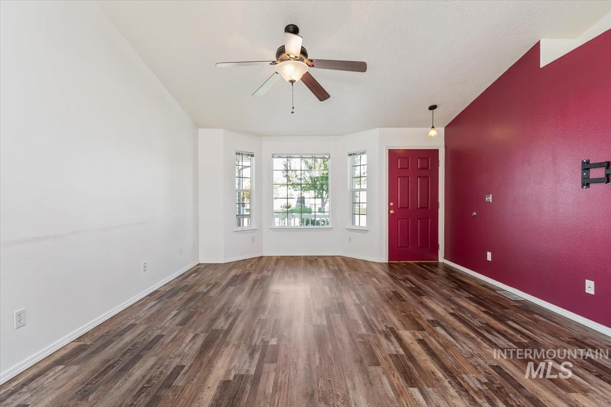 11927 Colonial Property Photo 15