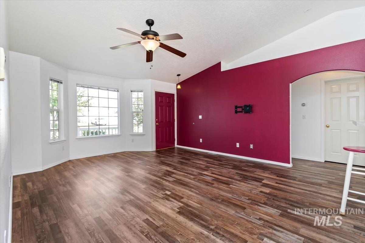 11927 Colonial Property Photo 16