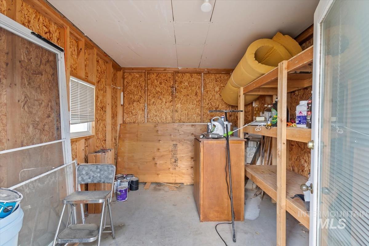 11927 Colonial Property Photo 27
