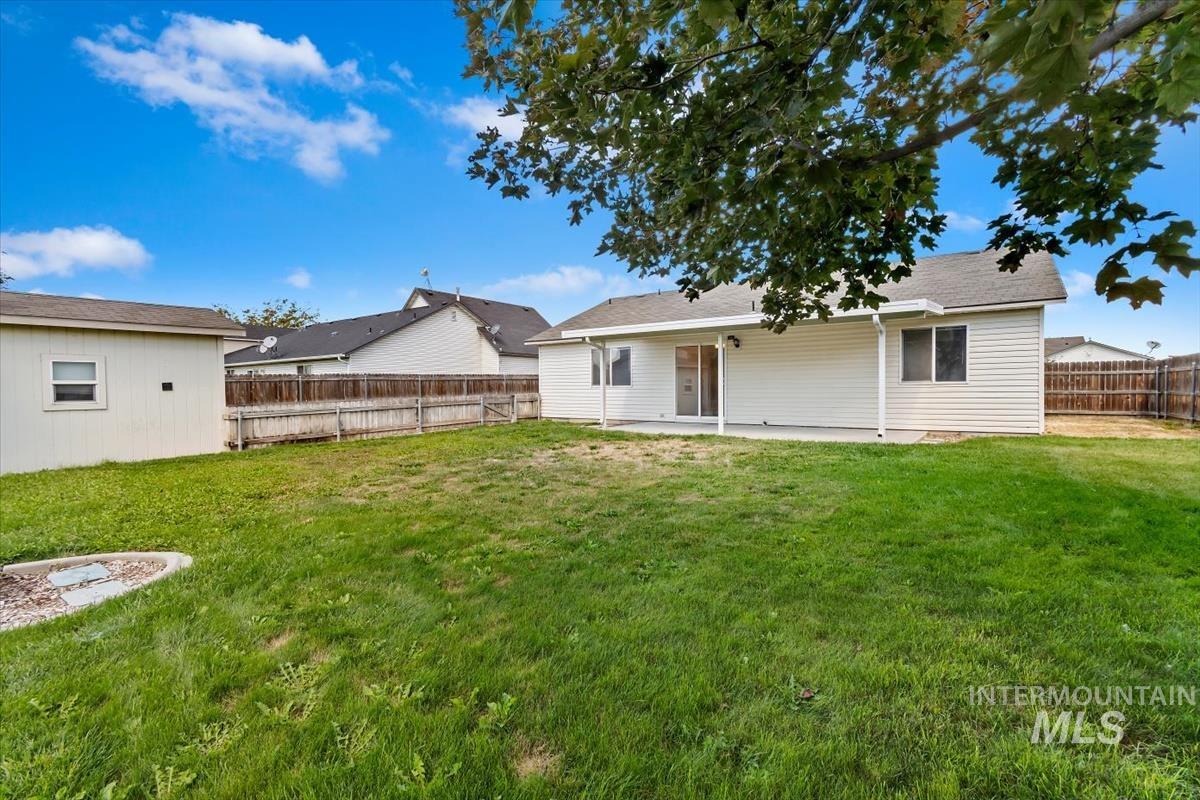 11927 Colonial Property Photo 32