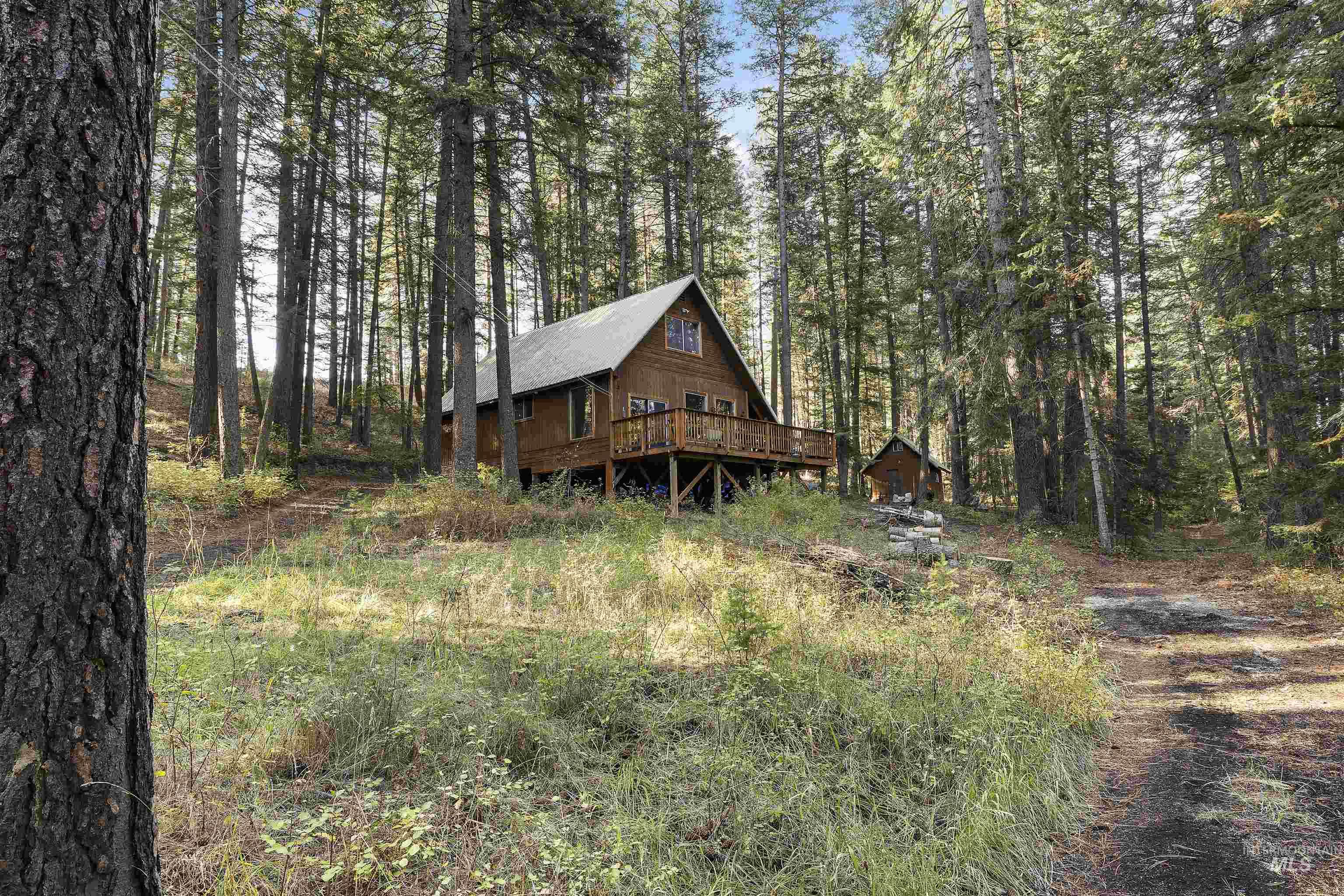 845 Edgehill Drive Property Photo 2