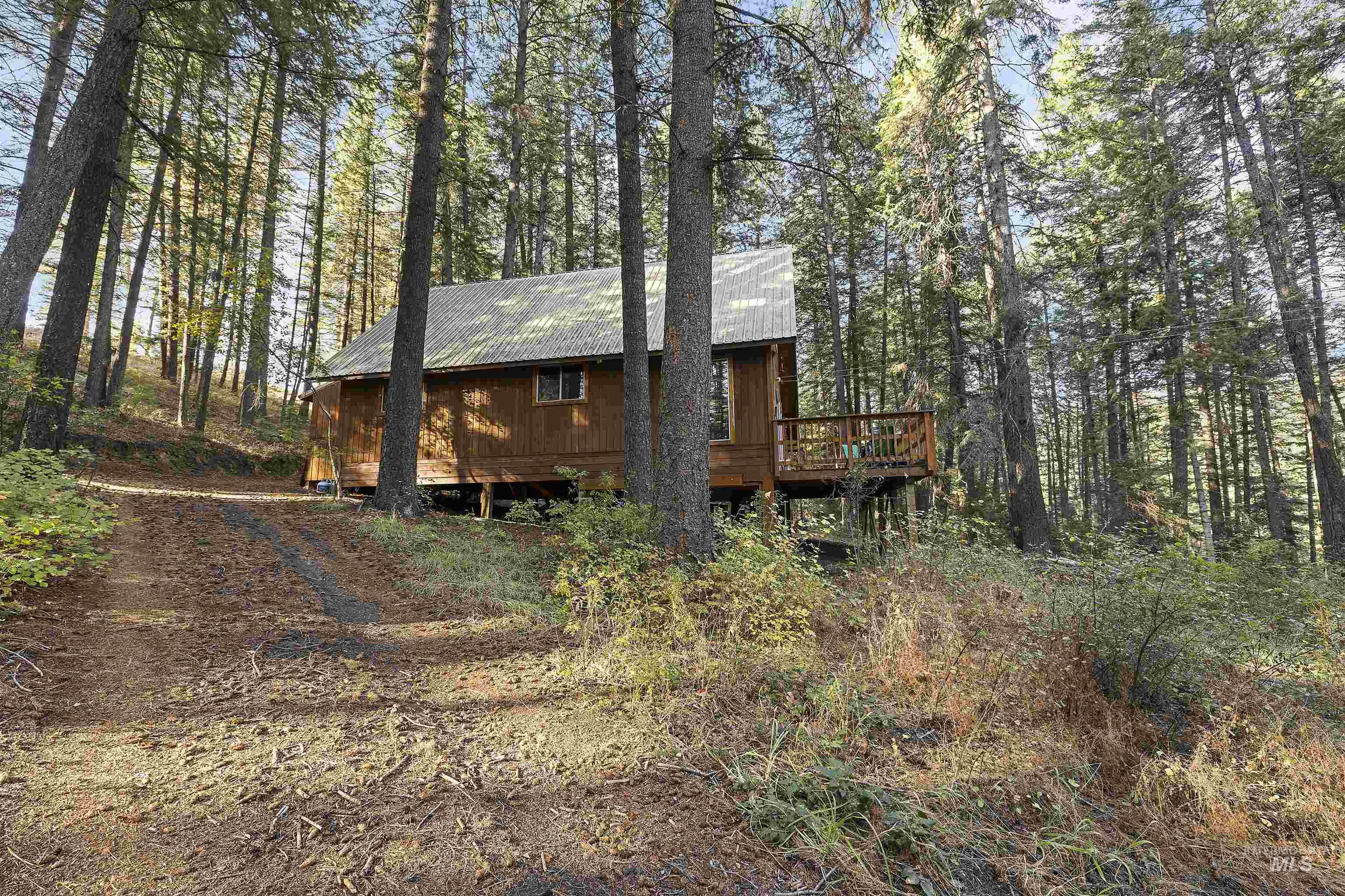 845 Edgehill Drive Property Photo 3