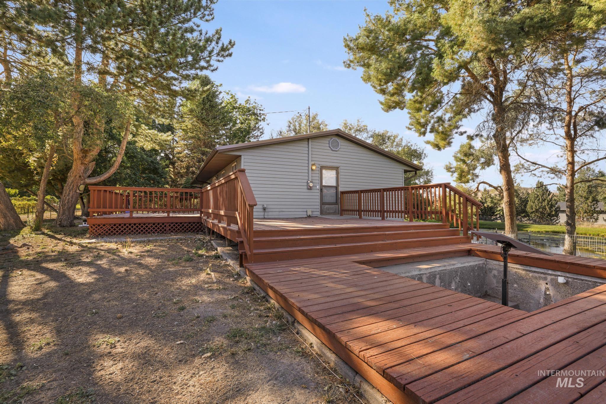 4796 River Rd Property Photo 4