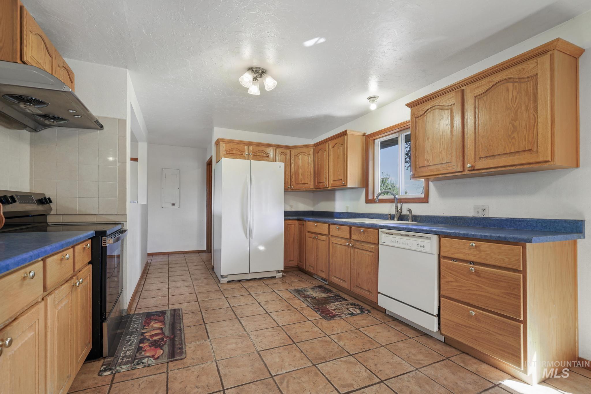 4796 River Rd Property Photo 10