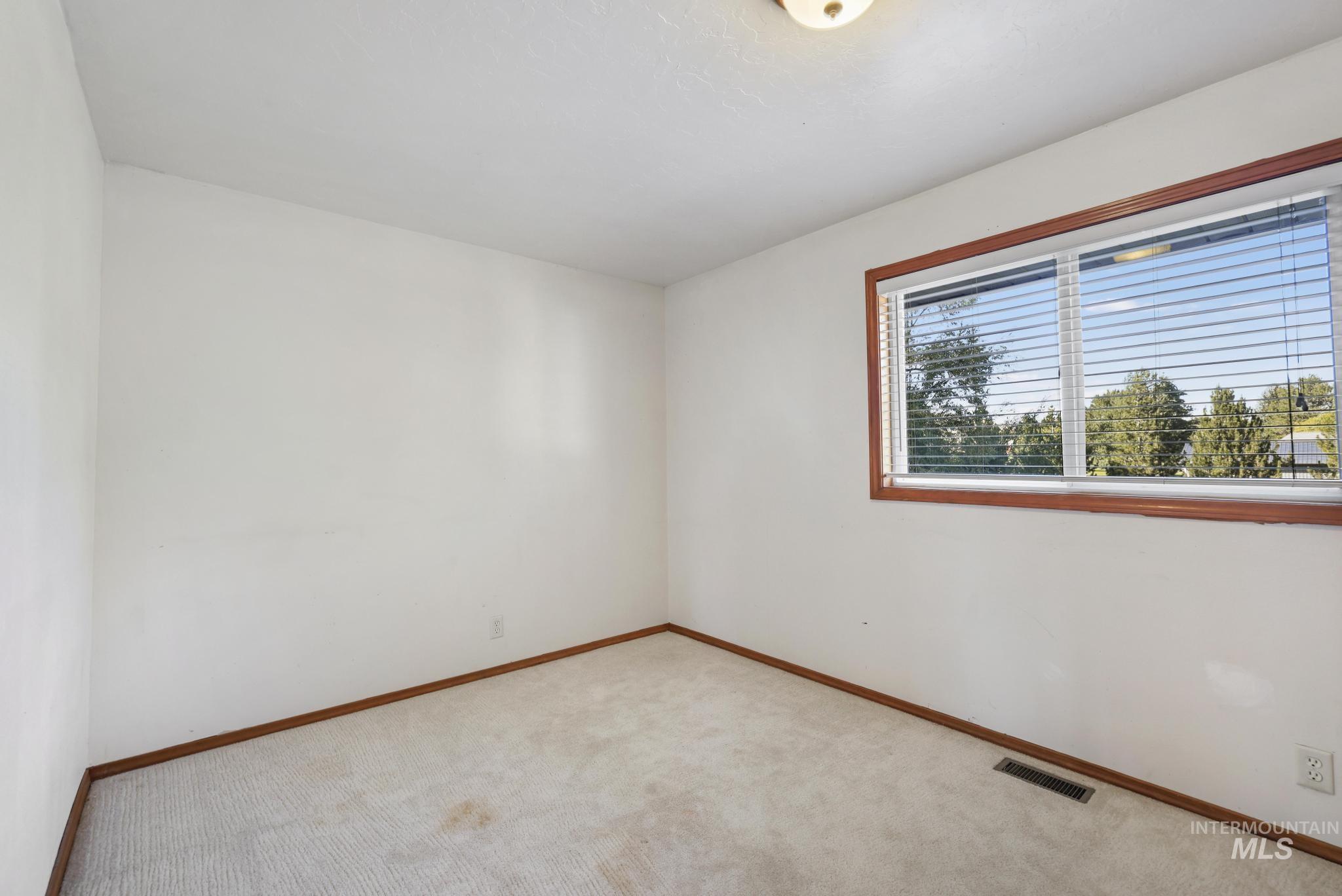 4796 River Rd Property Photo 14
