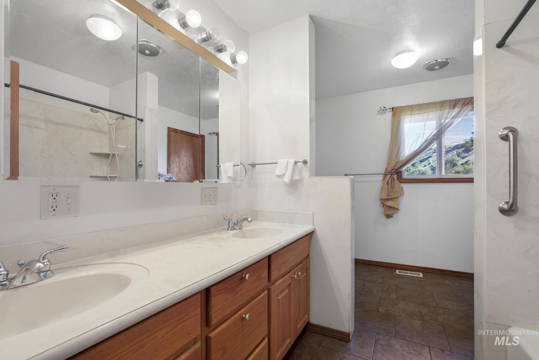 4796 River Rd Property Photo 16