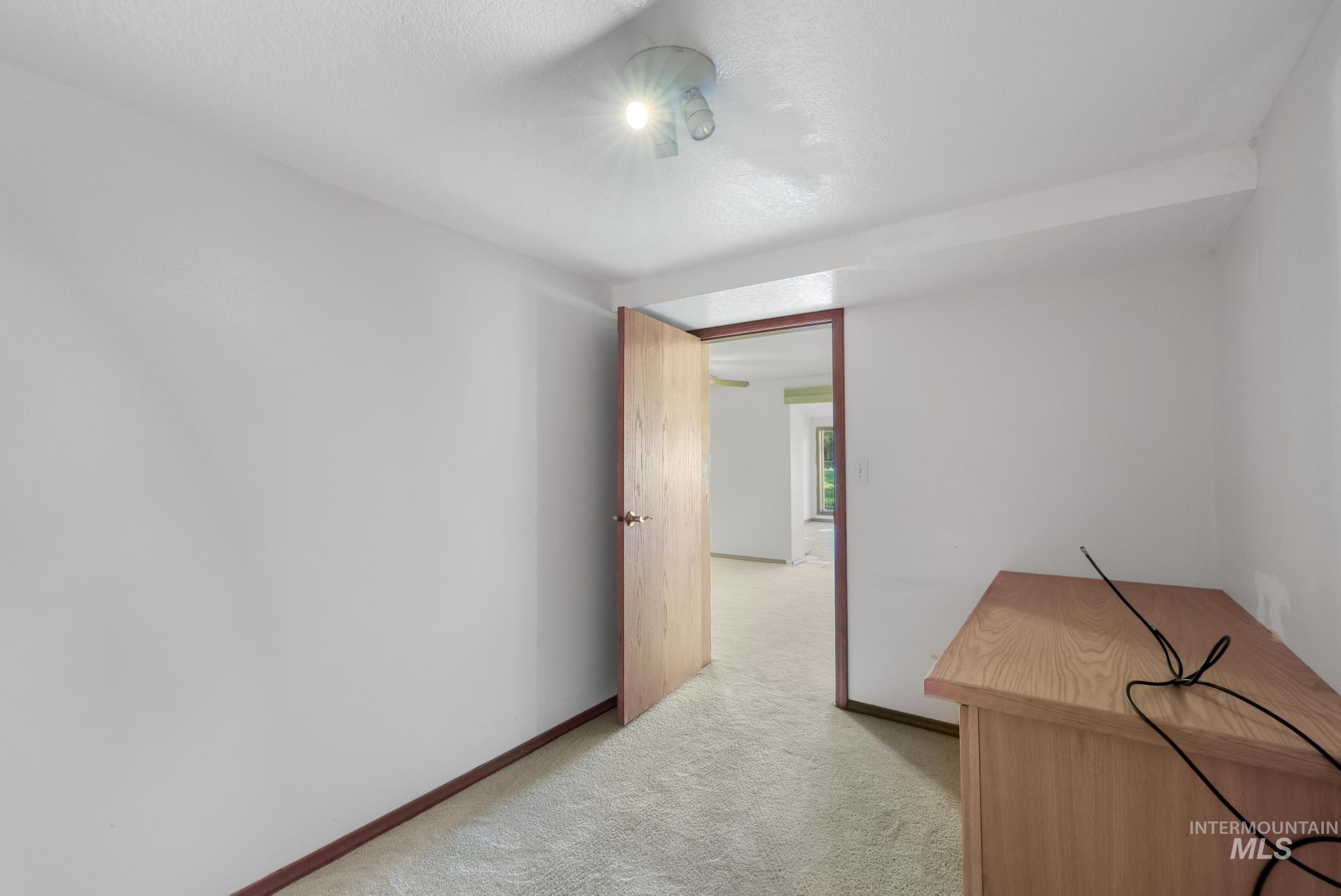 4796 River Rd Property Photo 26