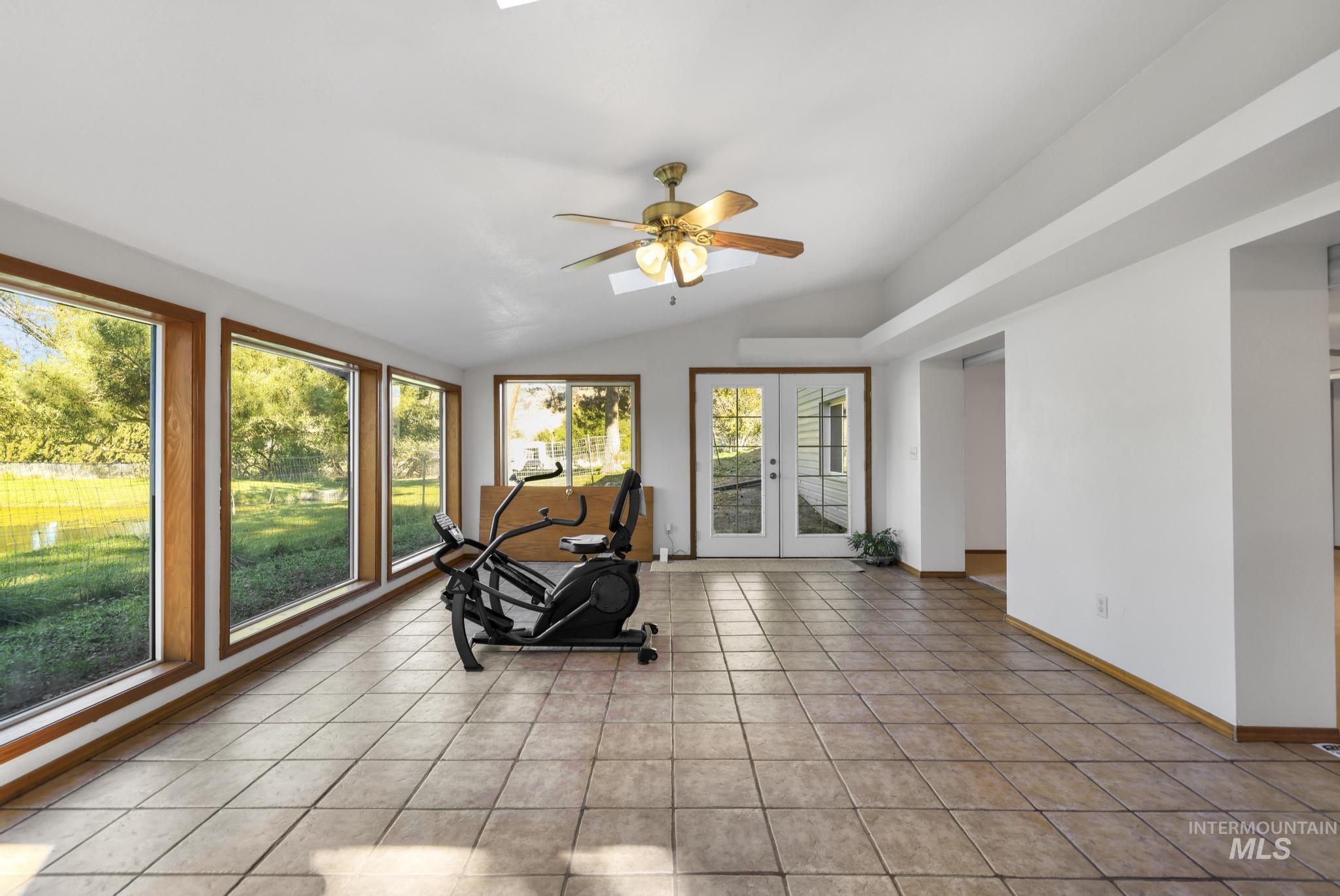 4796 River Rd Property Photo 28