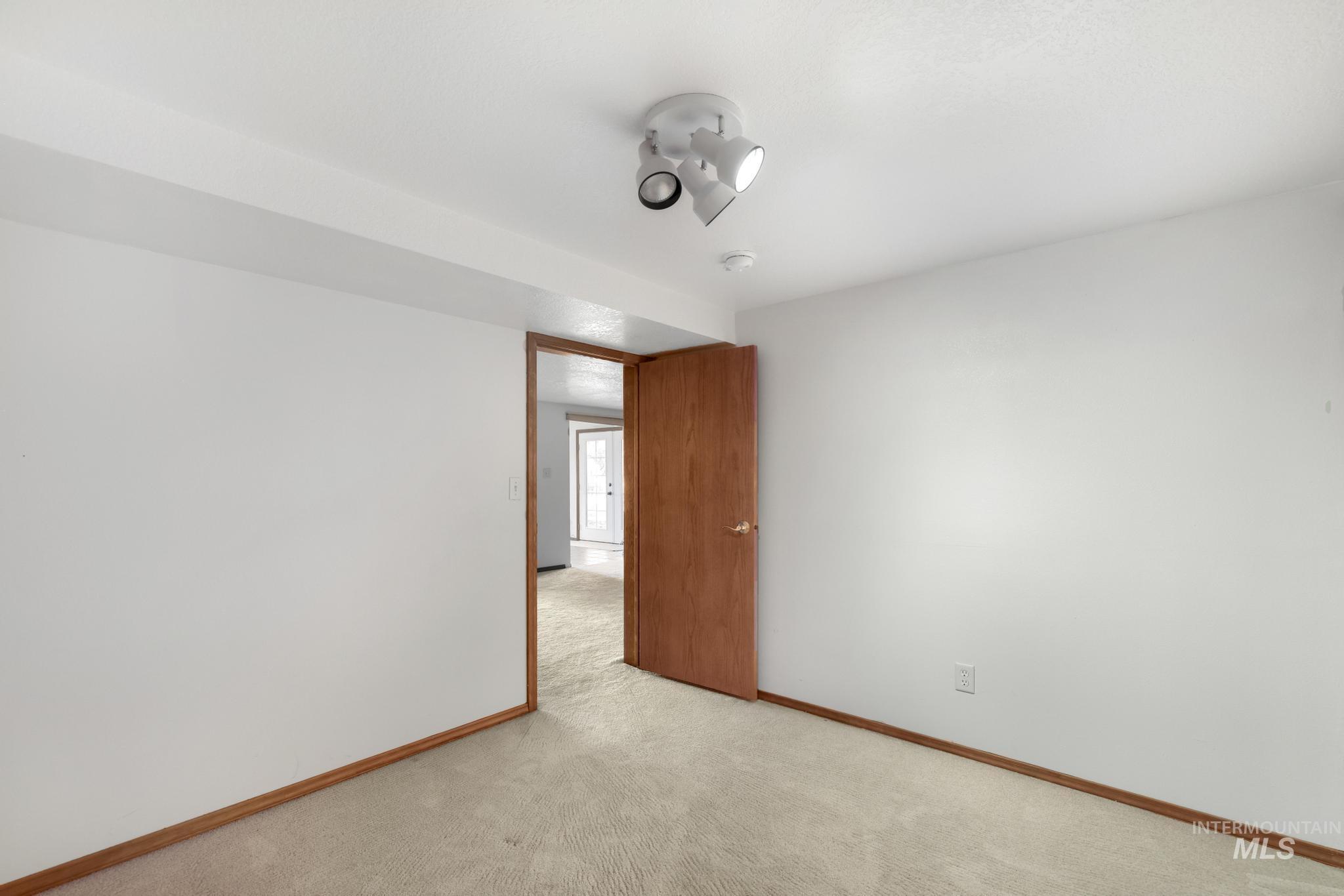 4796 River Rd Property Photo 30