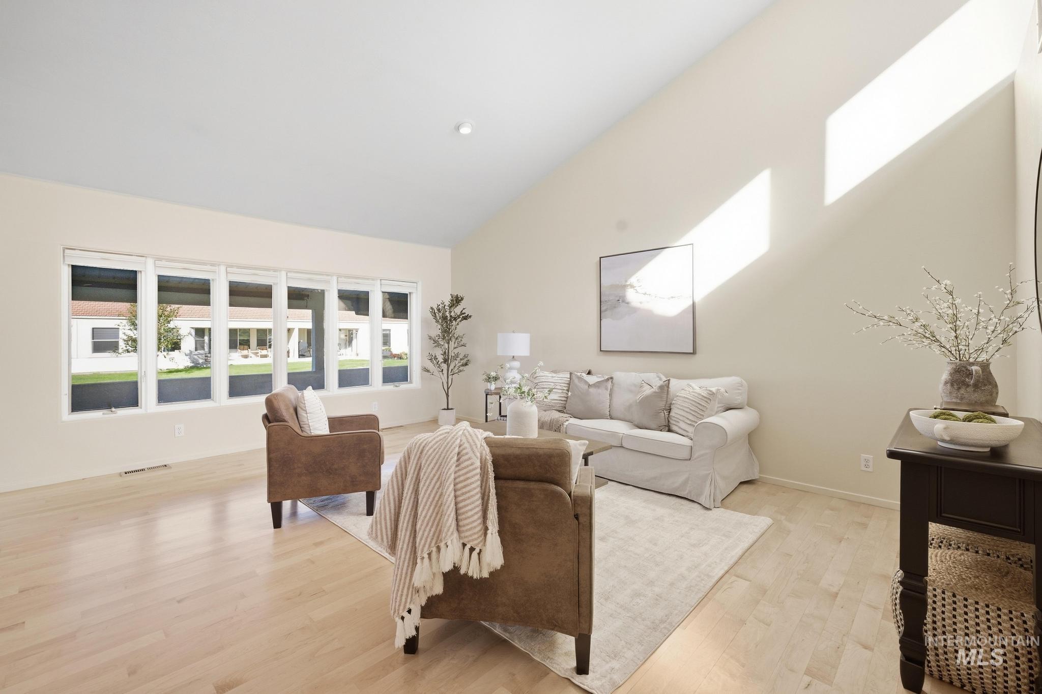 132 Los Lagos Property Photo 4