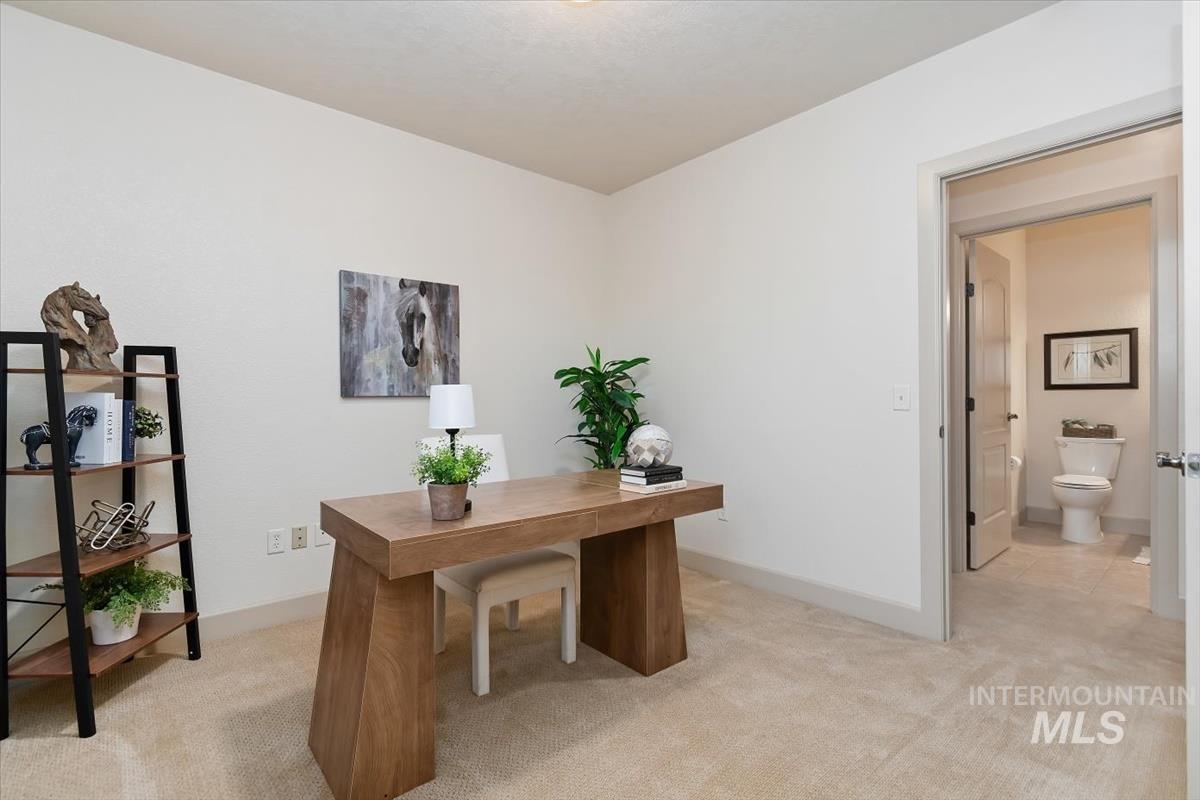 1124 E Winding Creek Drive Property Photo 6