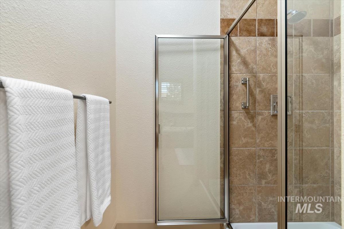 1124 E Winding Creek Drive Property Photo 15