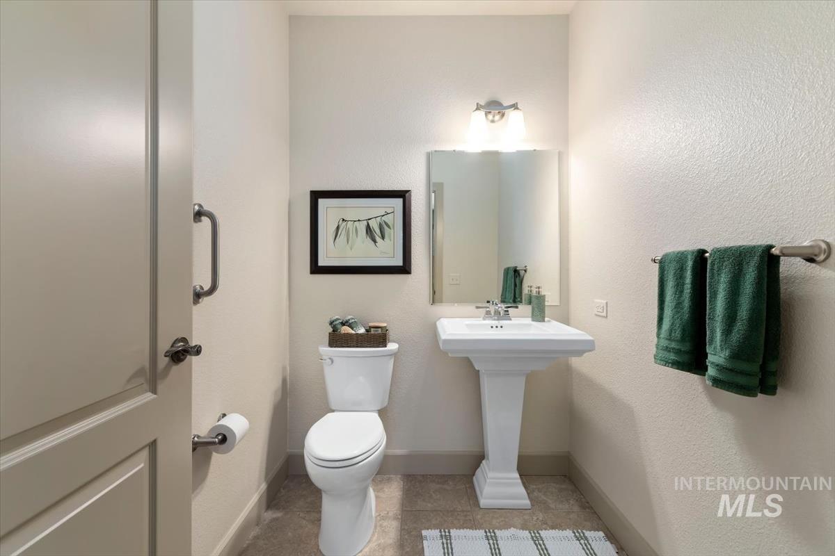 1124 E Winding Creek Drive Property Photo 18