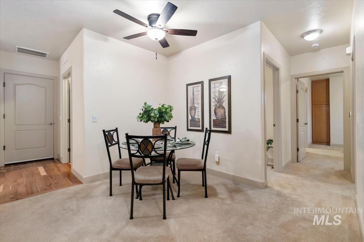 1124 E Winding Creek Drive Property Photo 19