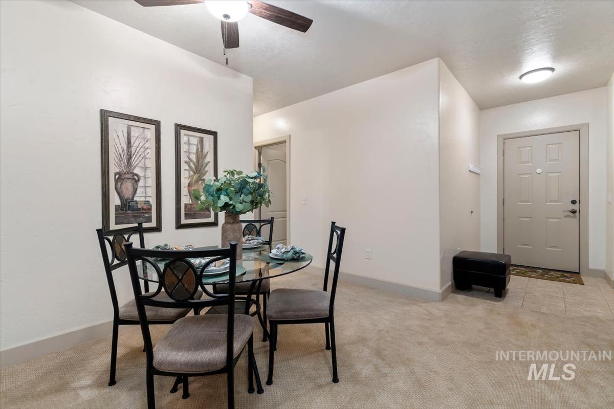 1124 E Winding Creek Drive Property Photo 22
