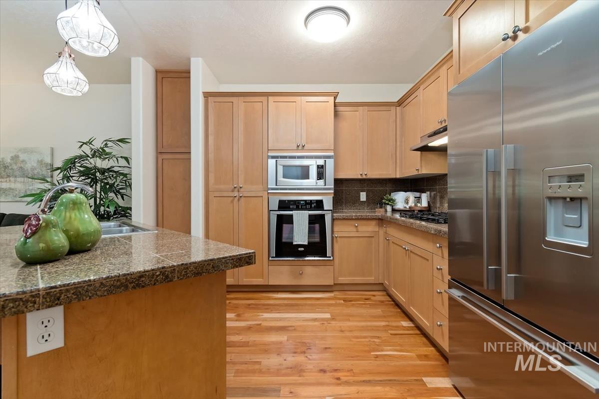 1124 E Winding Creek Drive Property Photo 31