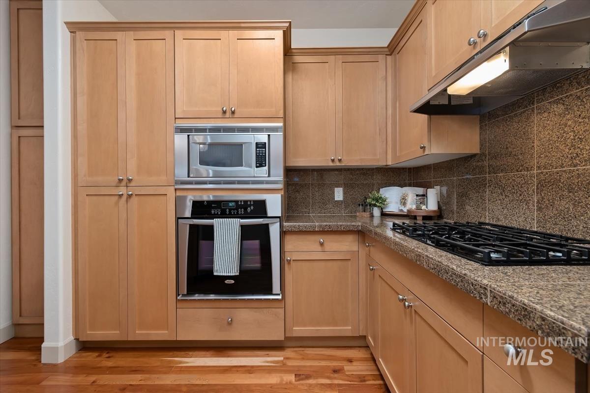 1124 E Winding Creek Drive Property Photo 35
