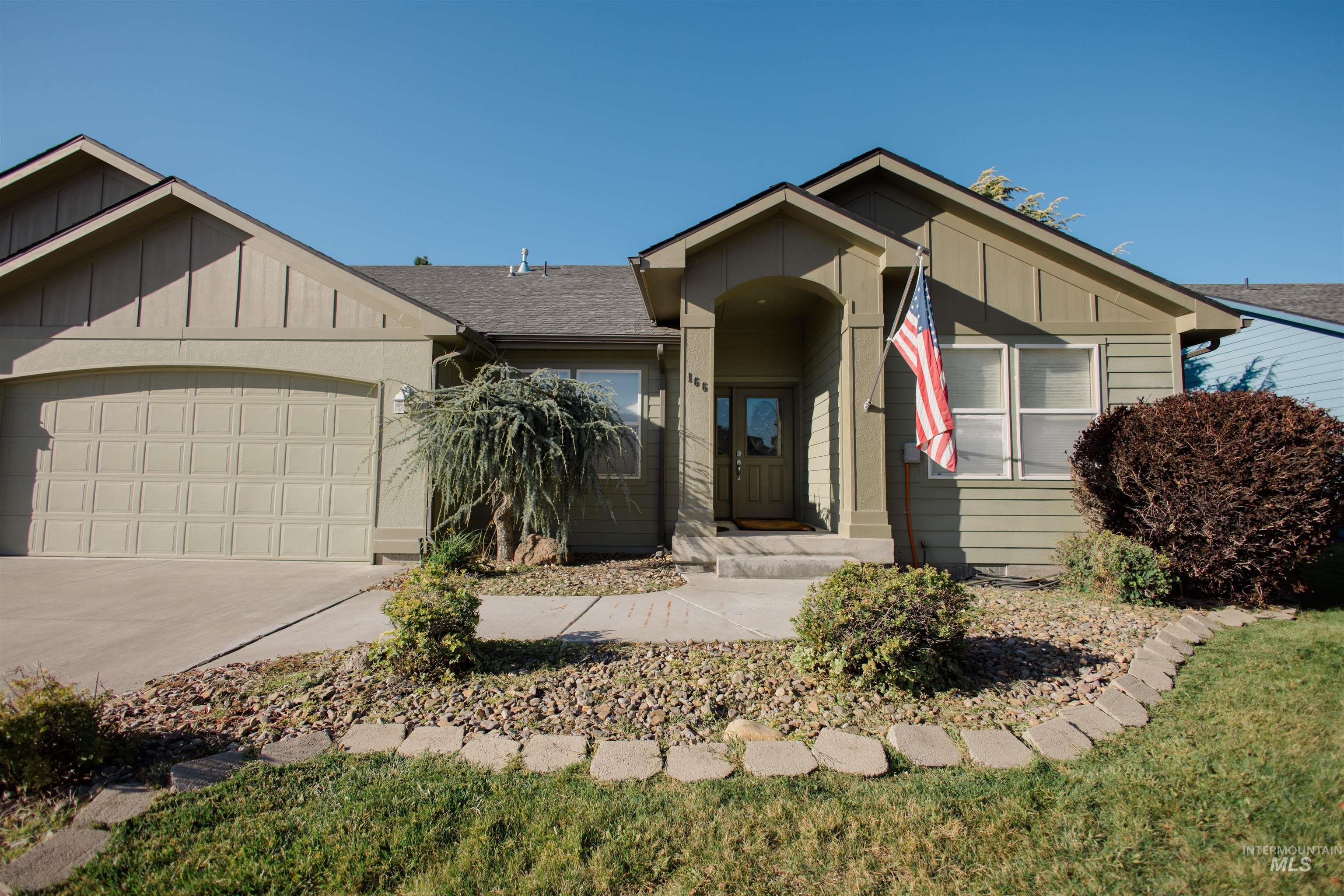 166 Ne Windy Street Property Photo 2
