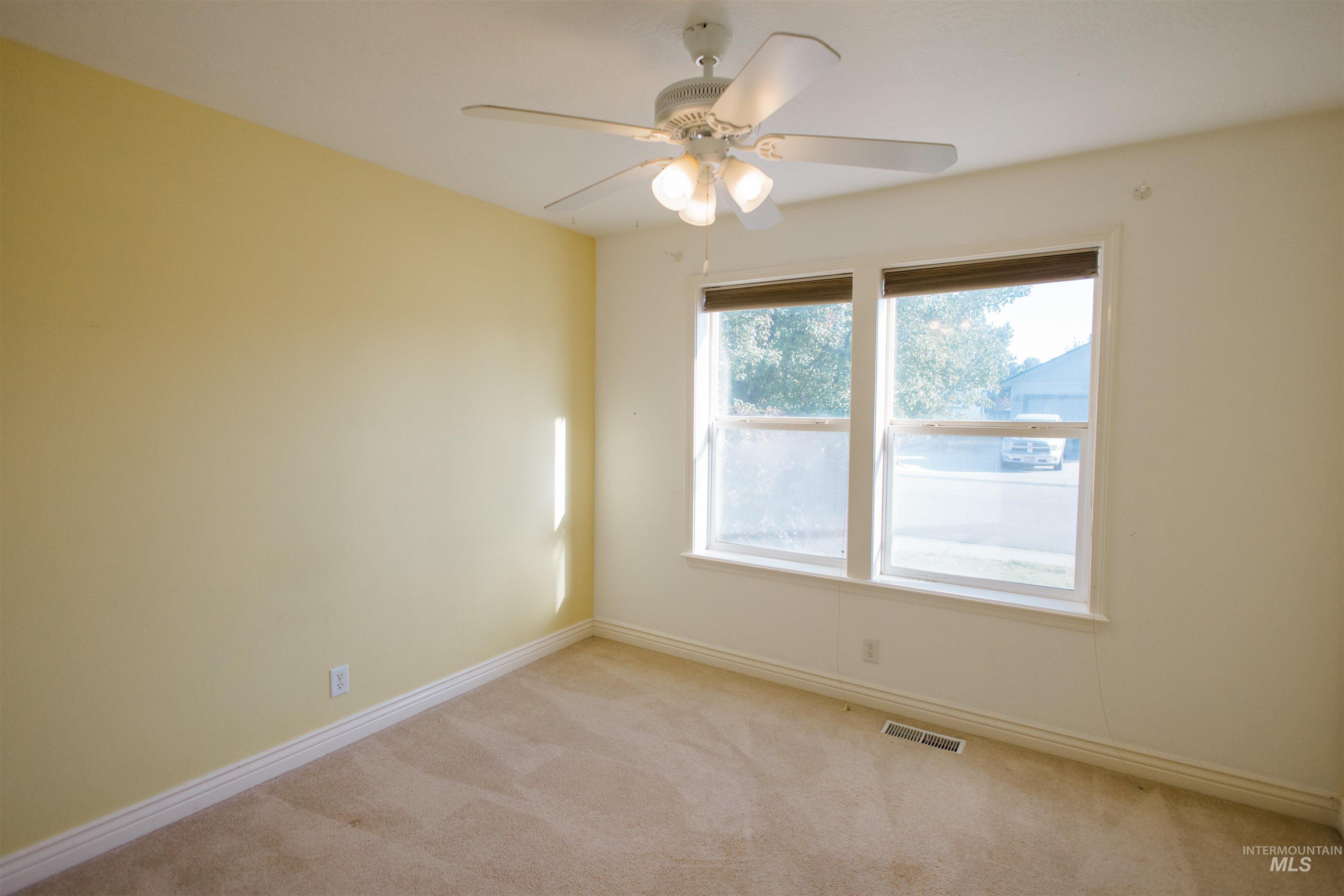166 Ne Windy Street Property Photo 7