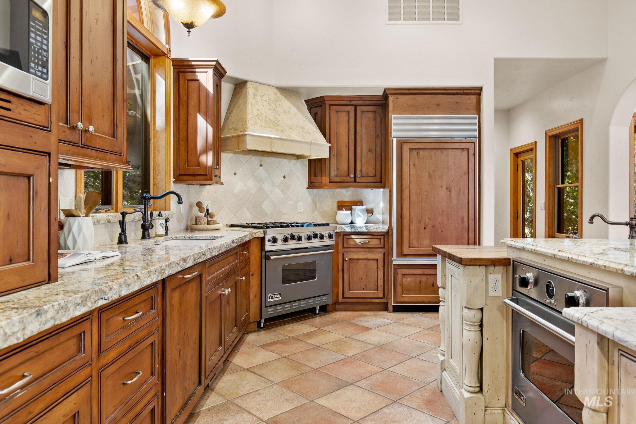 2985 N Holl Drive Property Photo 10