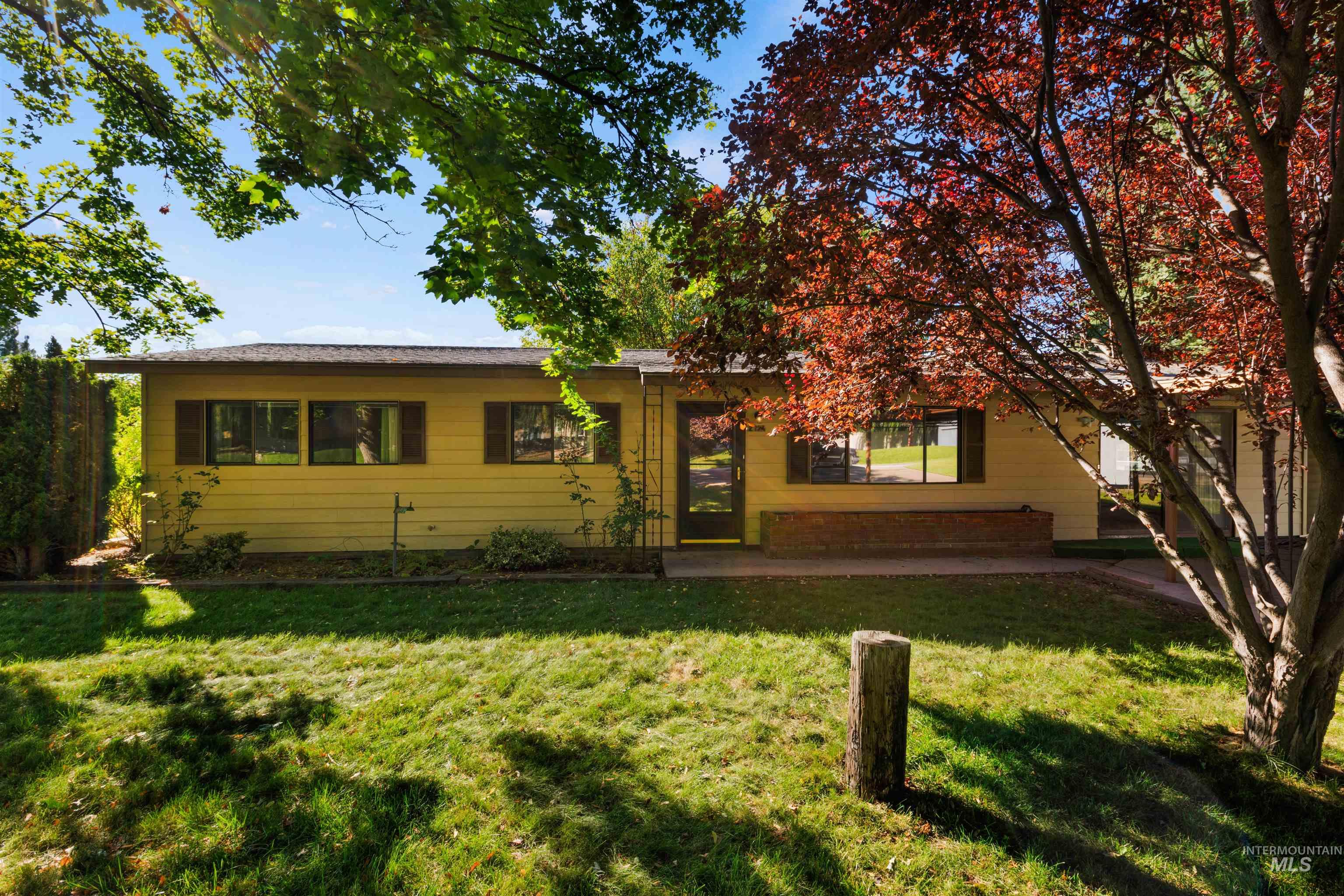 2724 Airport Ave Property Photo 1