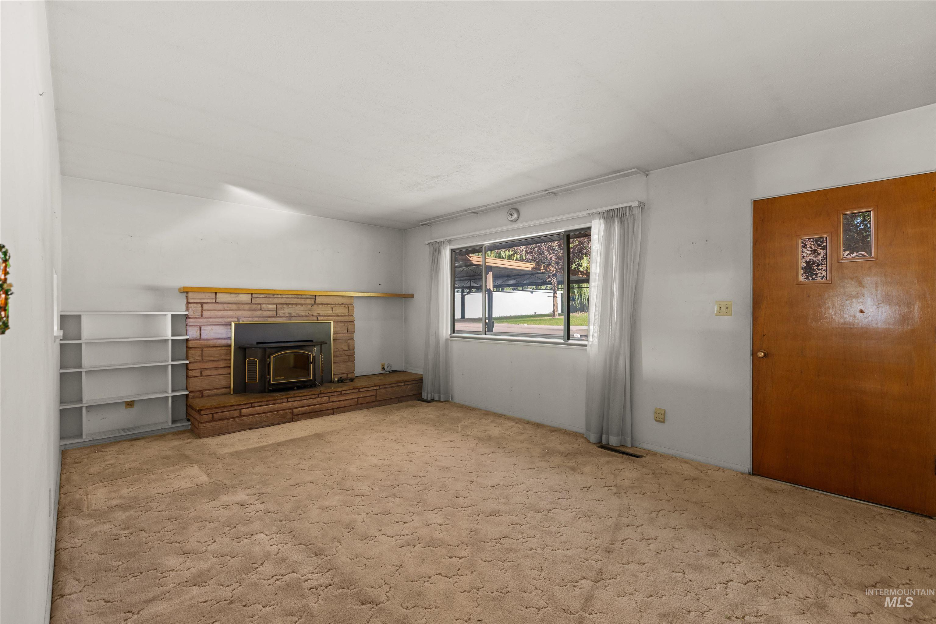 2724 Airport Ave Property Photo 8