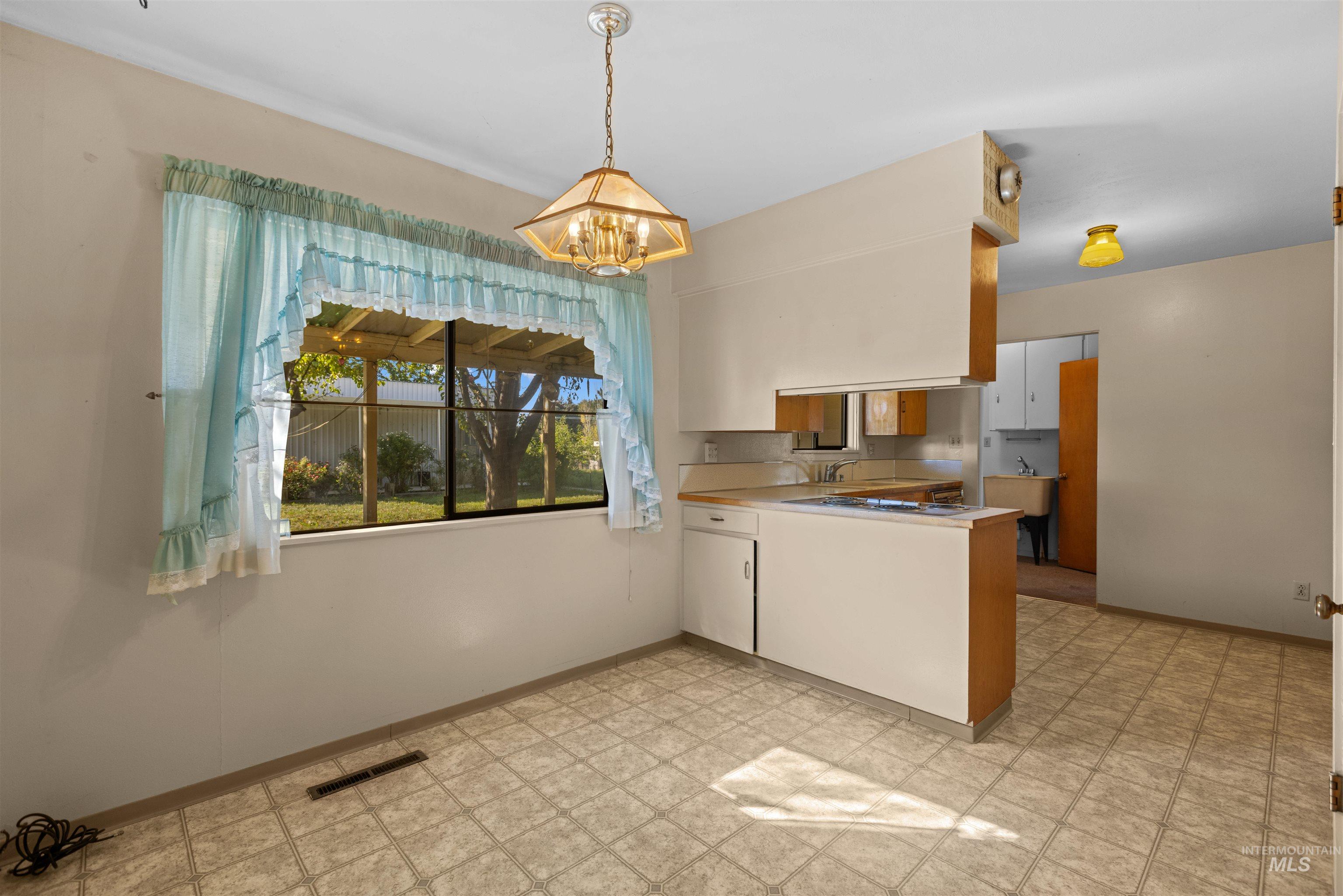 2724 Airport Ave Property Photo 10