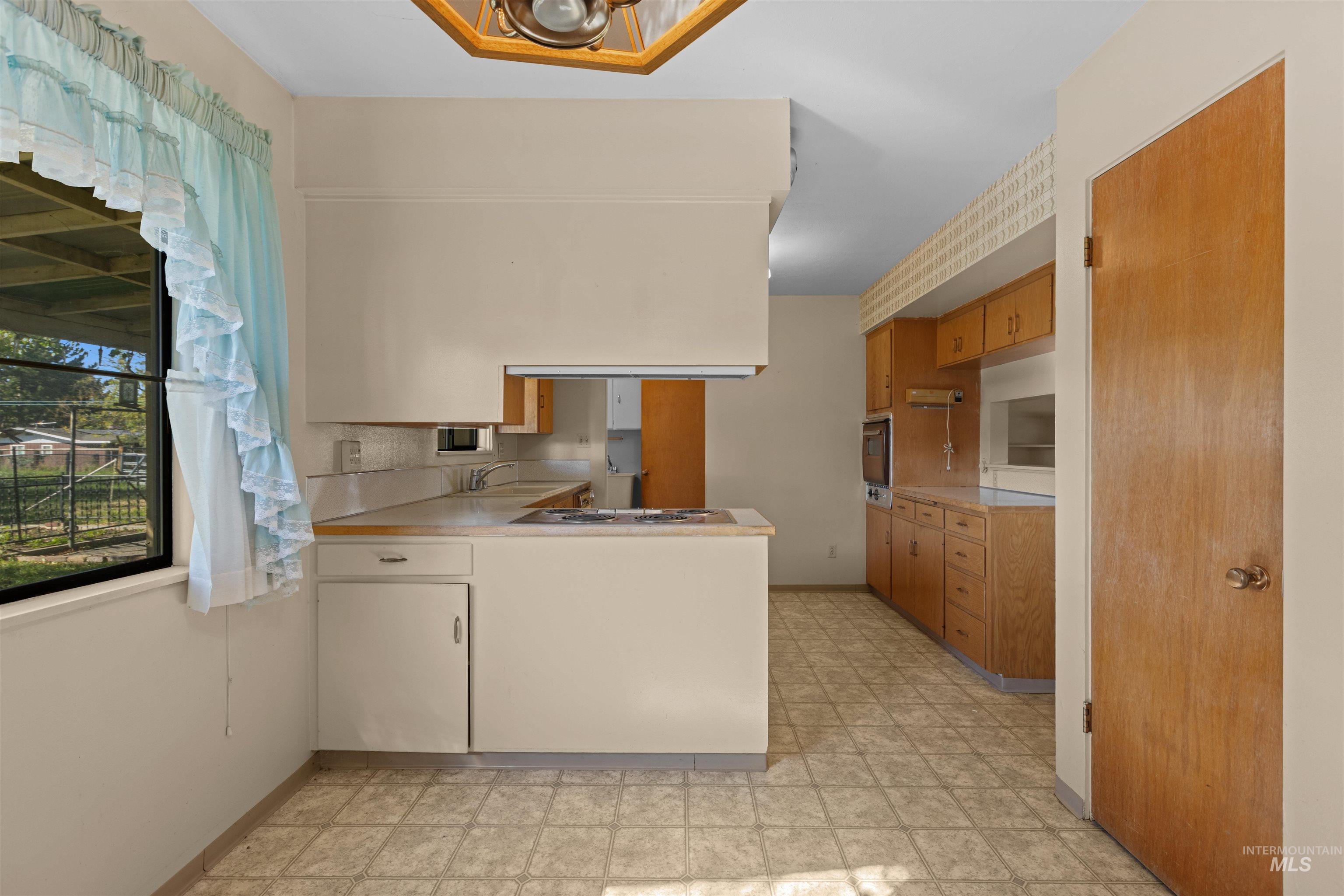 2724 Airport Ave Property Photo 11