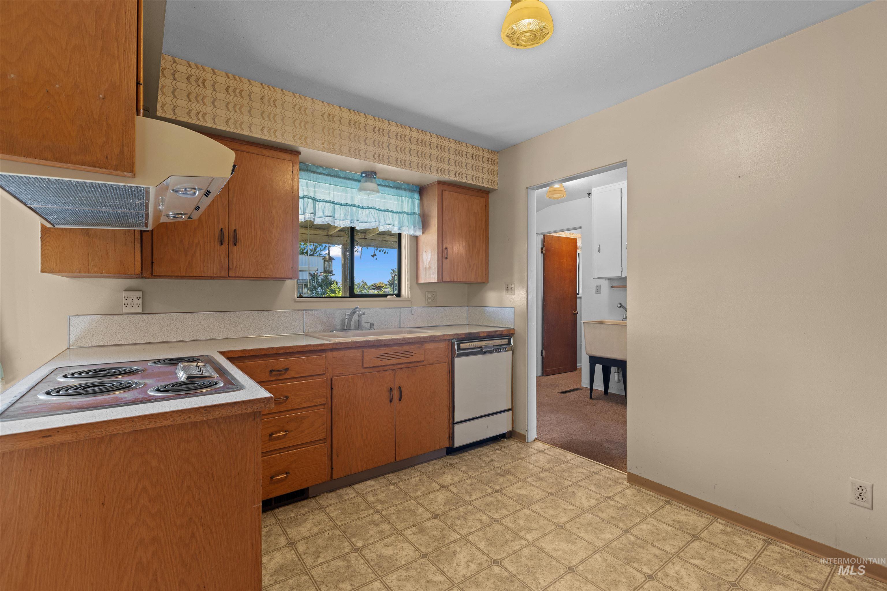 2724 Airport Ave Property Photo 12