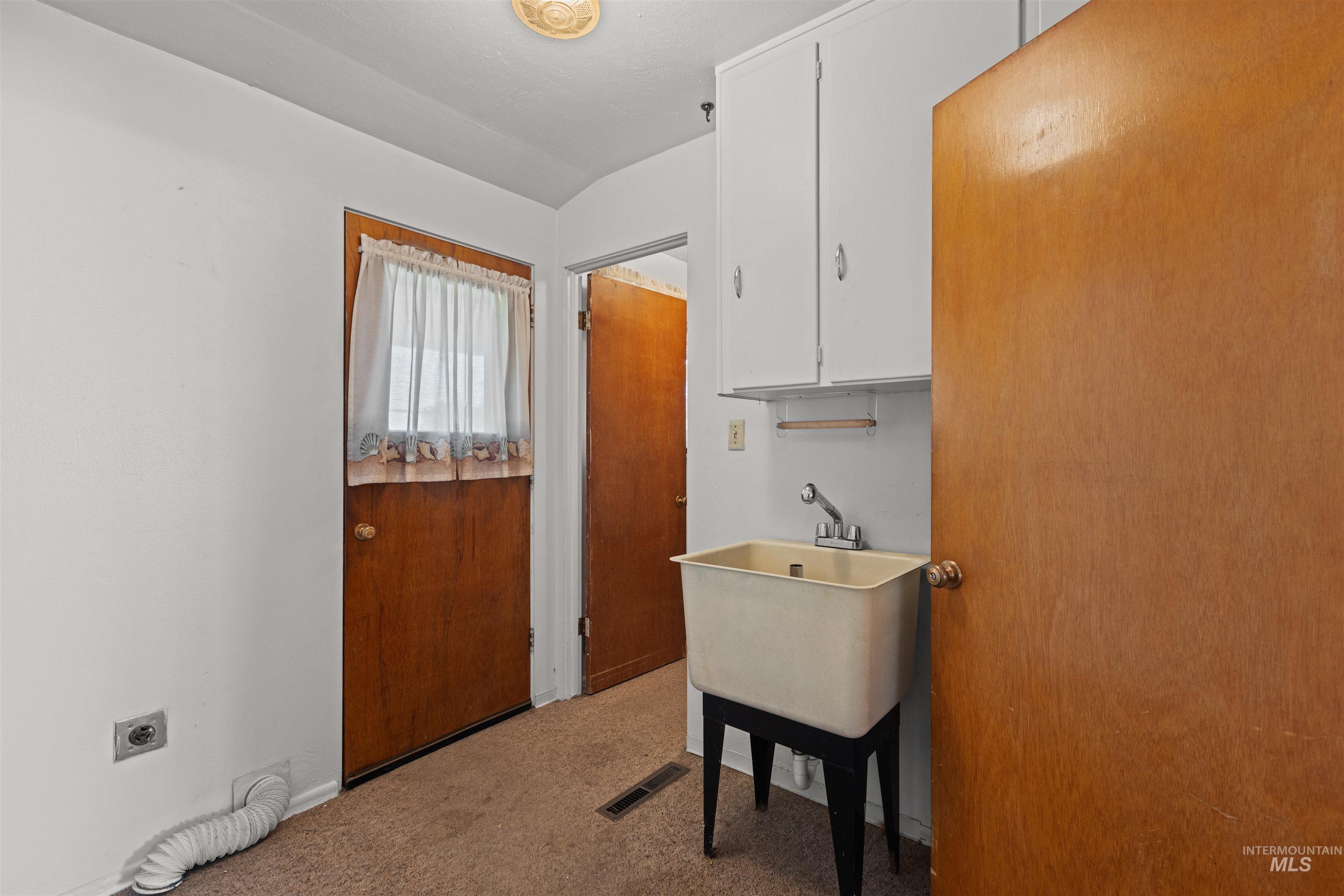 2724 Airport Ave Property Photo 16