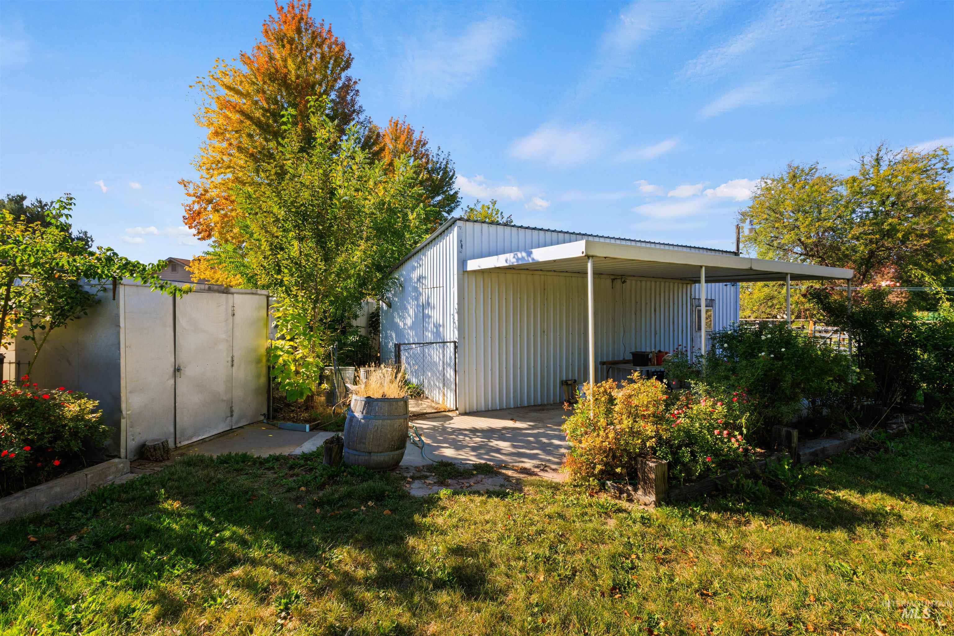 2724 Airport Ave Property Photo 28
