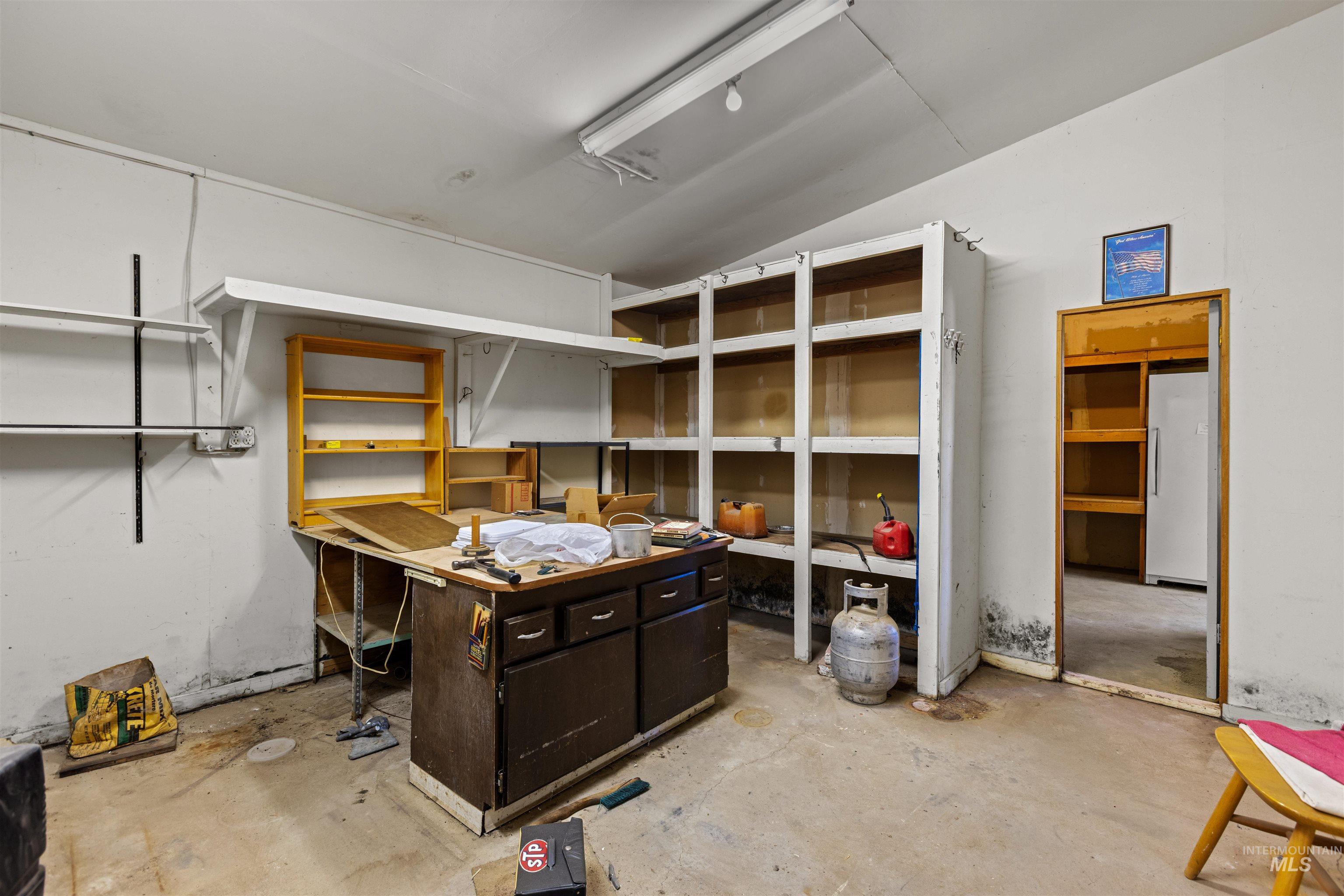 2724 Airport Ave Property Photo 29