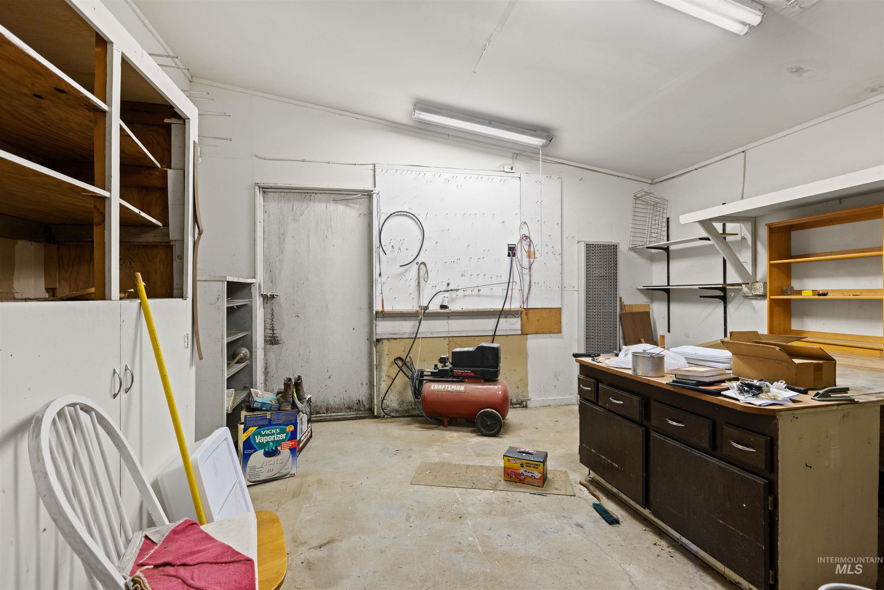 2724 Airport Ave Property Photo 31
