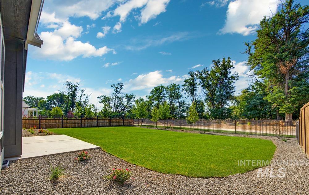 2141 E Thea Dr Property Photo 18