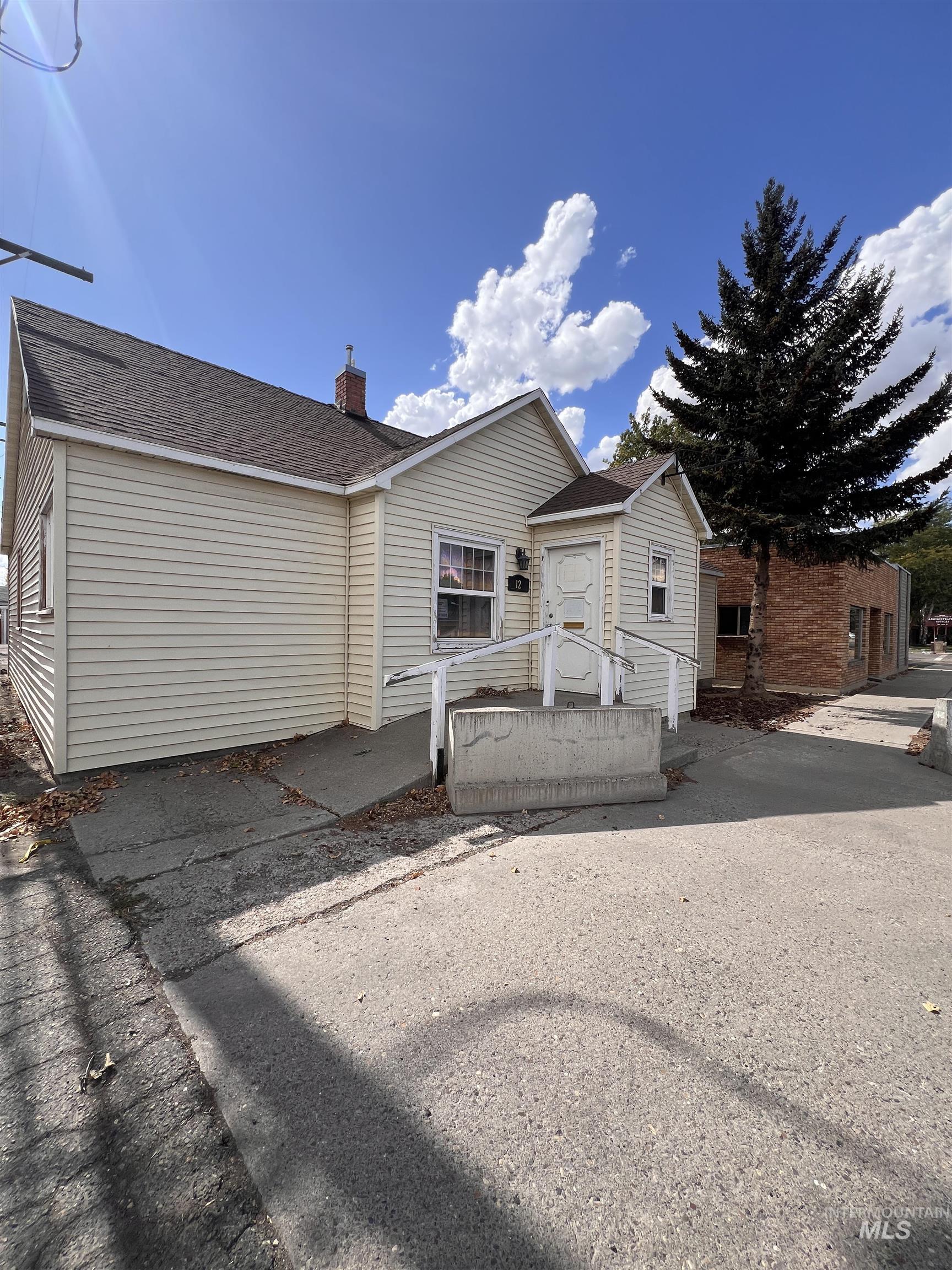 121 5th Ave W Property Photo 16