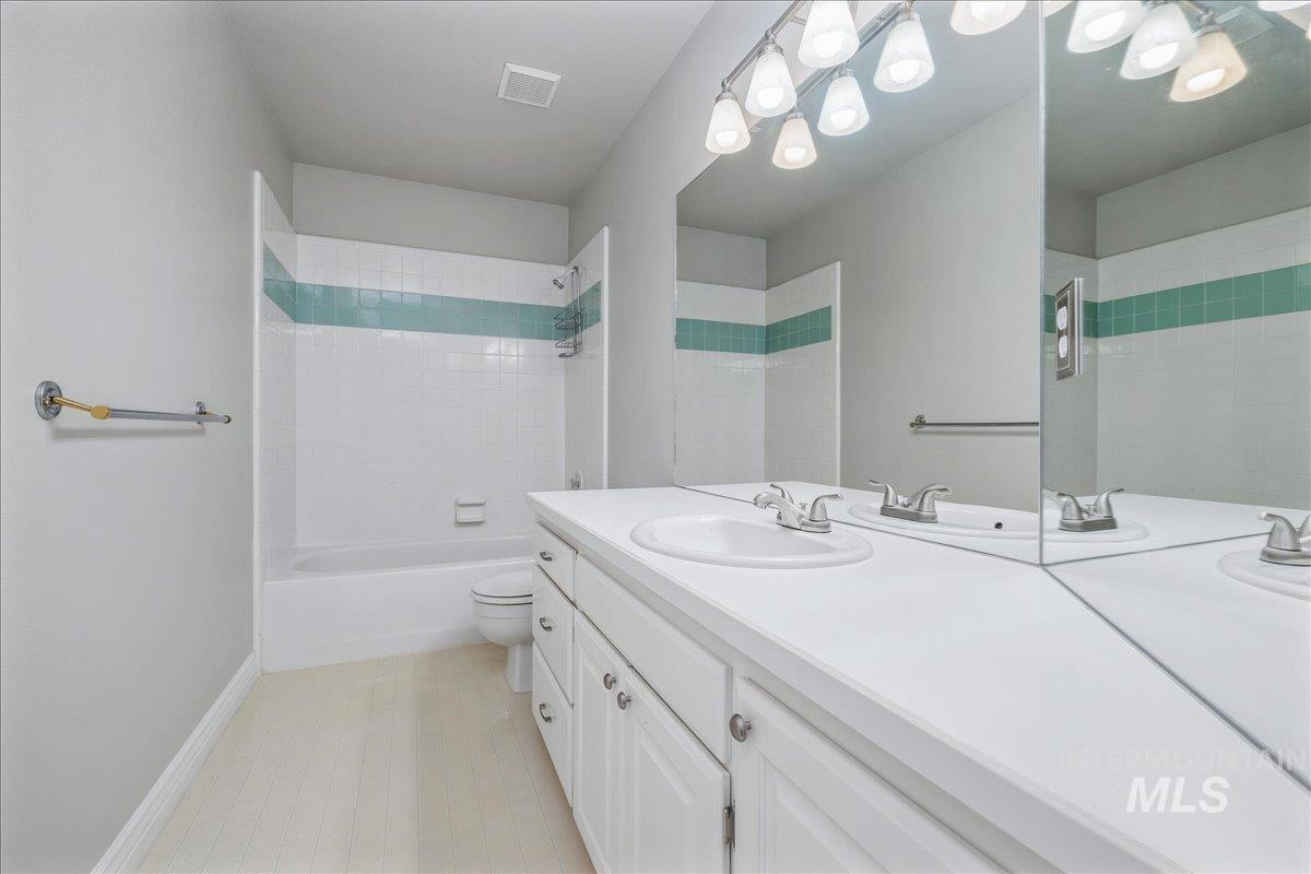 366 E Brookhollow Dr Property Photo 30