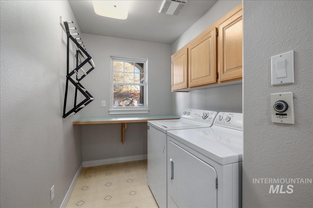 366 E Brookhollow Dr Property Photo 35