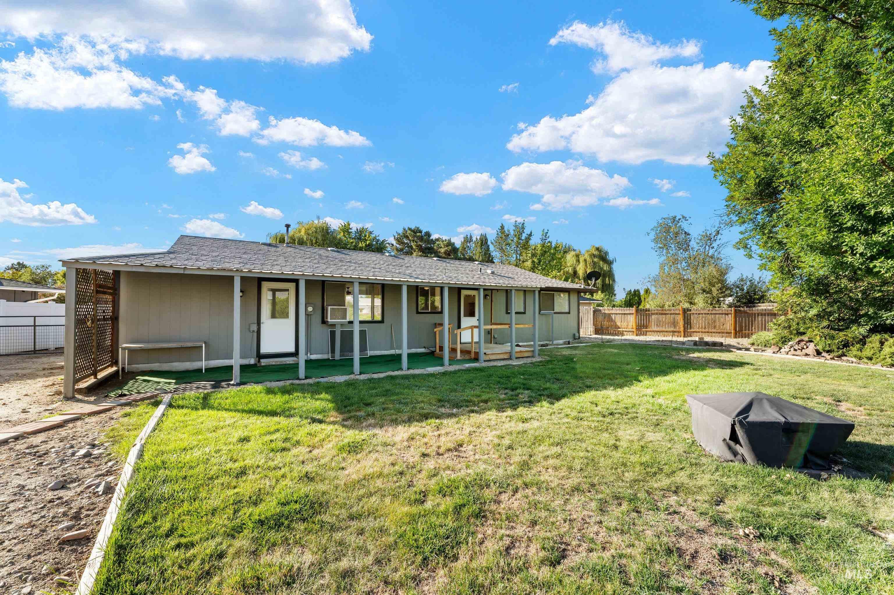 312 Carol Pl Property Photo 4