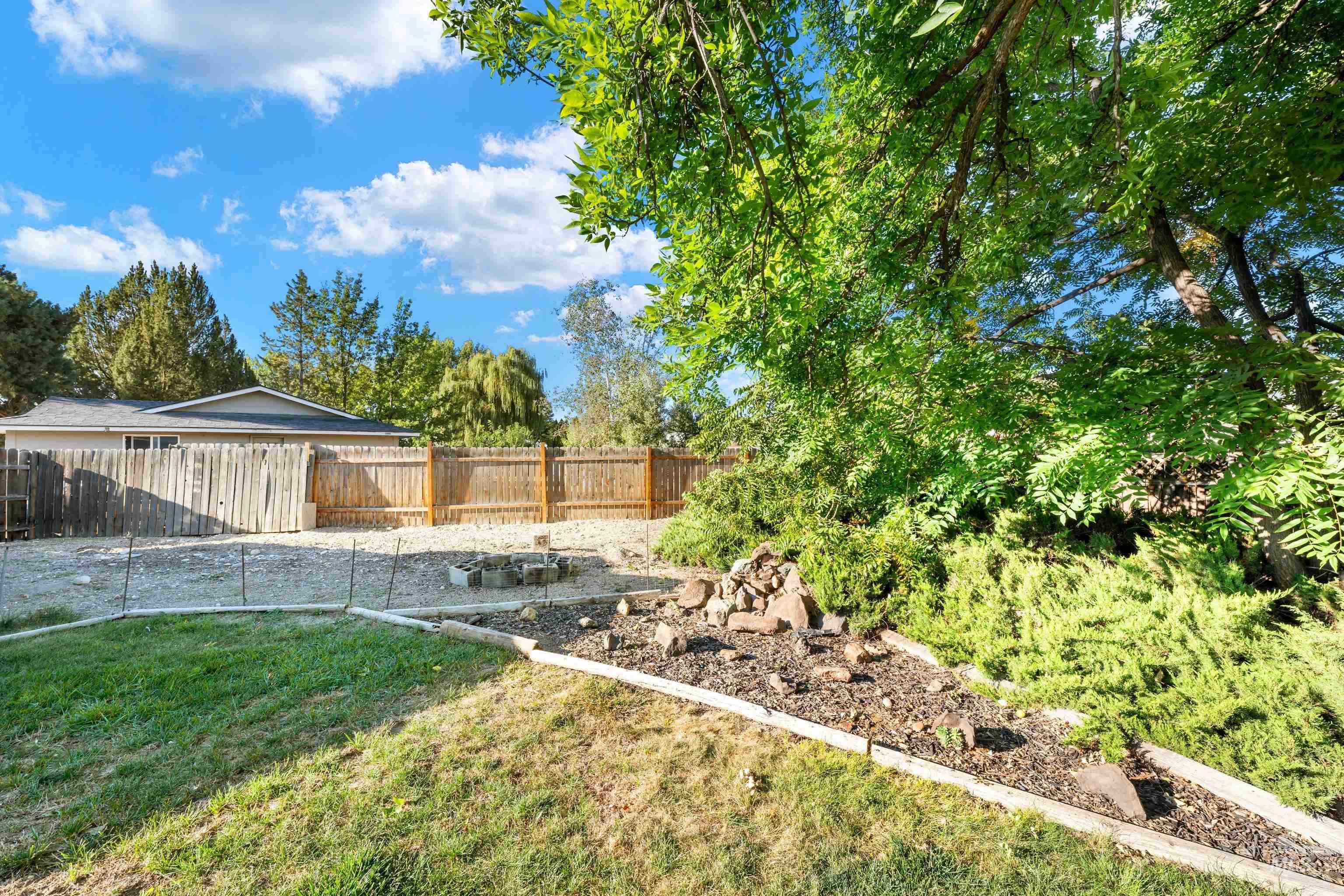 312 Carol Pl Property Photo 9