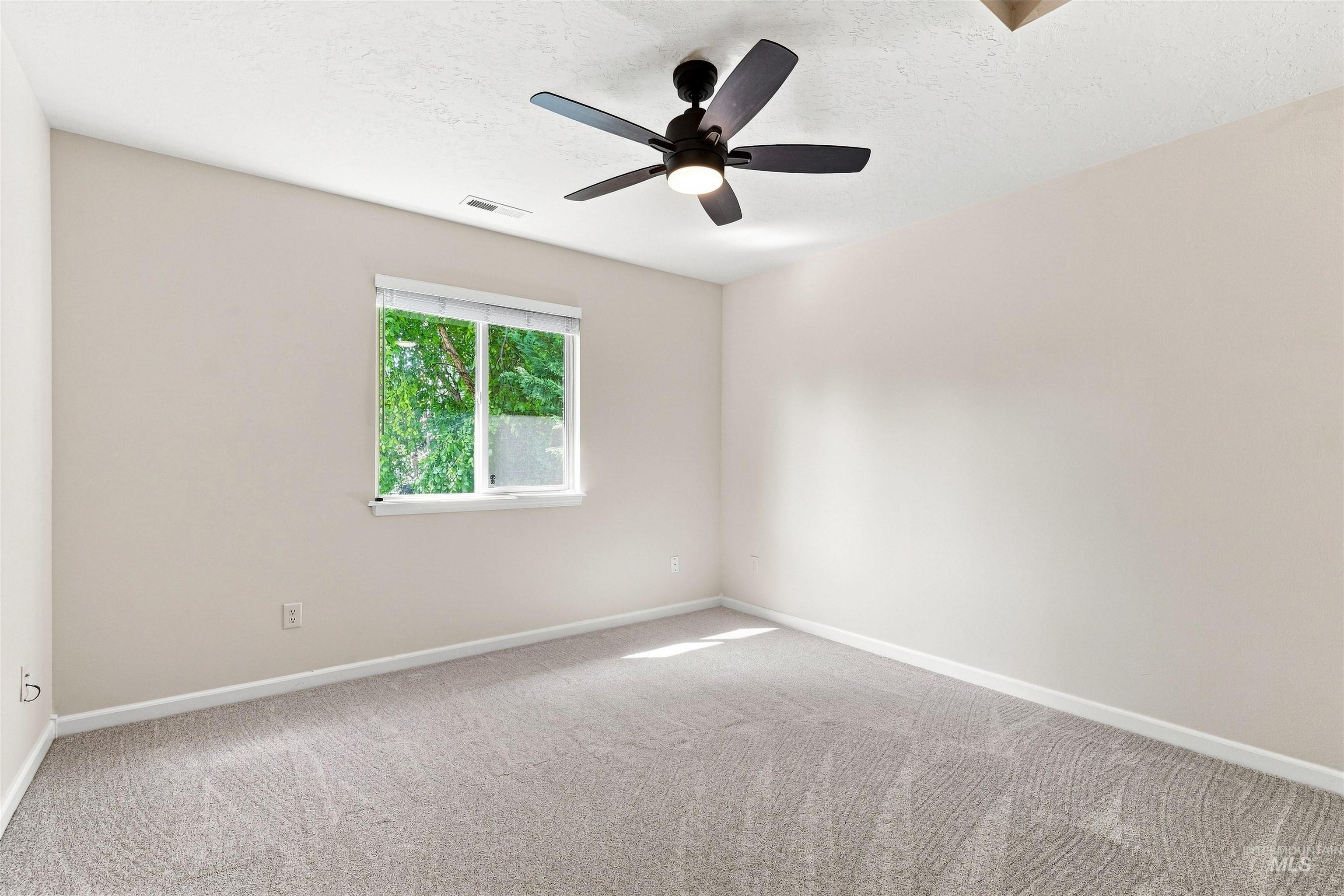 663 N Shadowfox Pl Property Photo 35