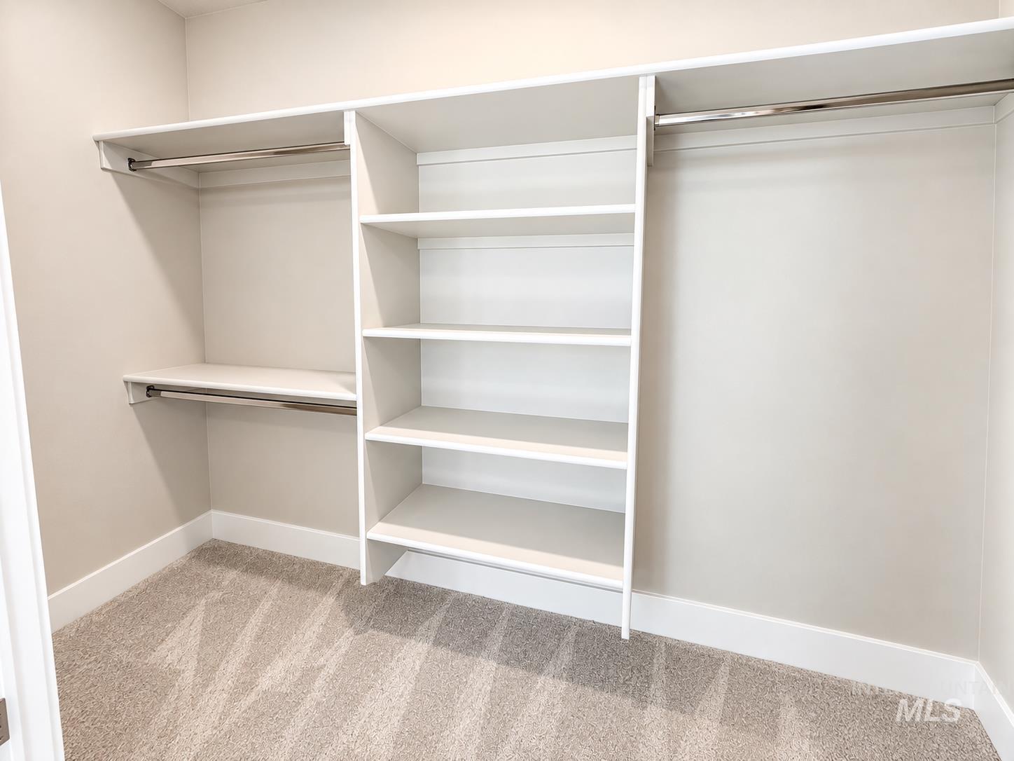 657 S Cassandra Ave Property Photo 30