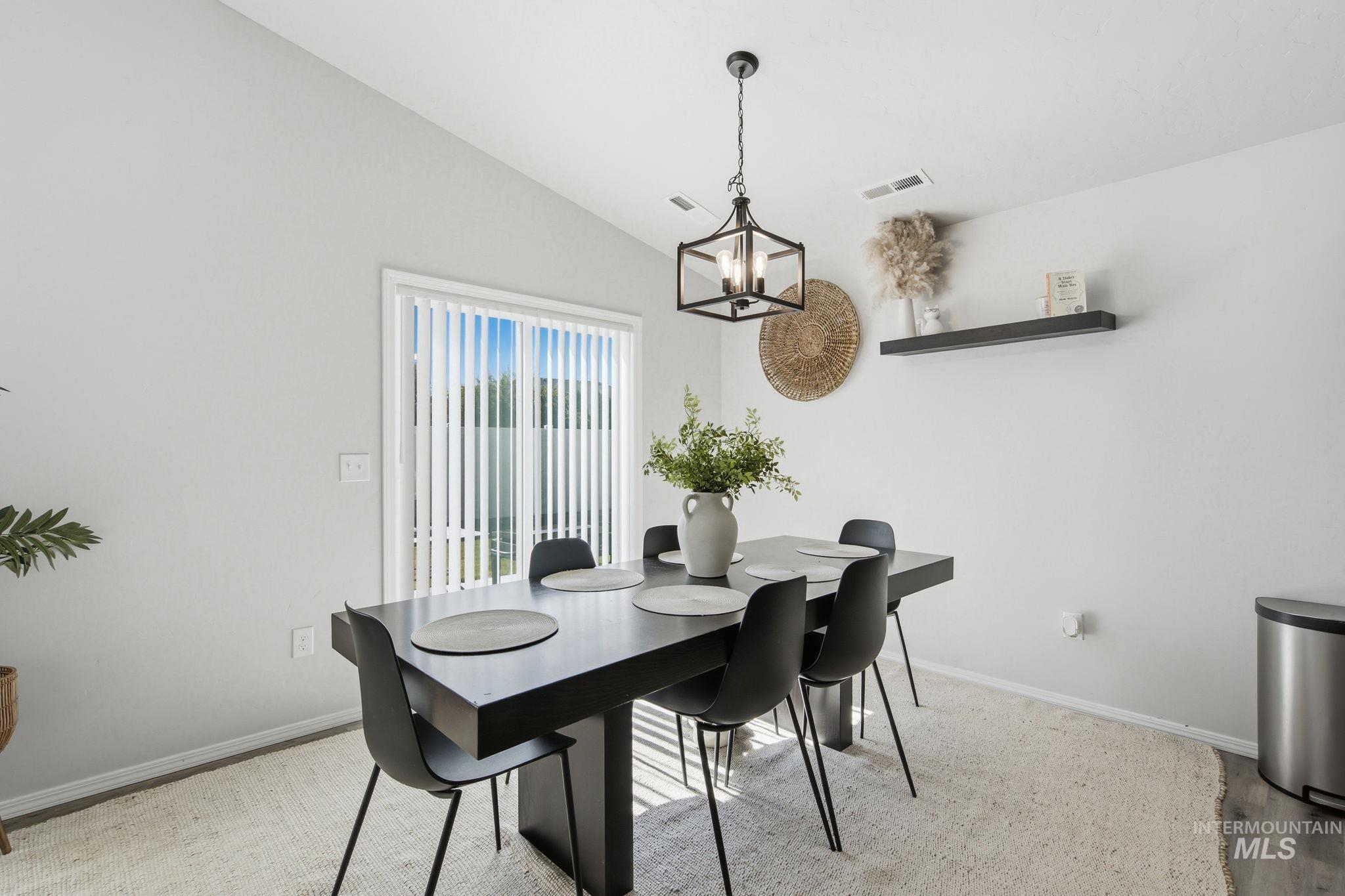 2123 N Kenneth Ave Property Photo 15