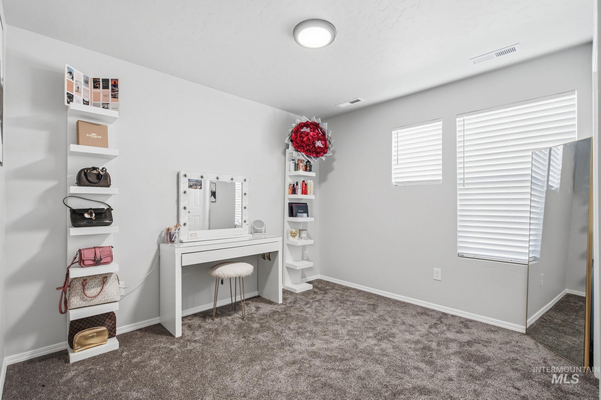 2123 N Kenneth Ave Property Photo 20