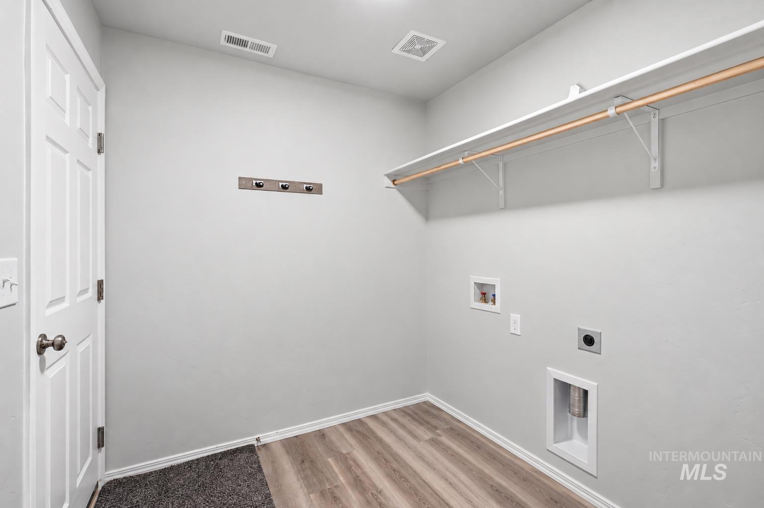 2123 N Kenneth Ave Property Photo 24